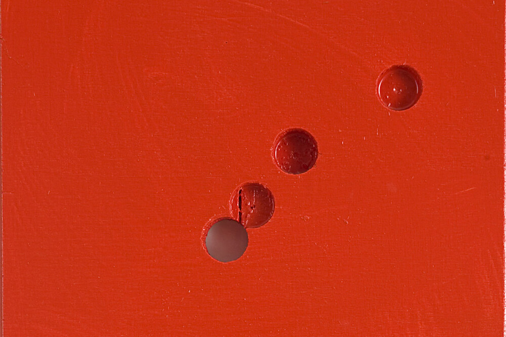 Lucio Pozzi, 40 red planets, photo by Achille Filipponi Studio Stefania Miscetti | Exhibitions / Projects | Lucio Pozzi: Se ti giri vedi l'orizzonte che si addensa
