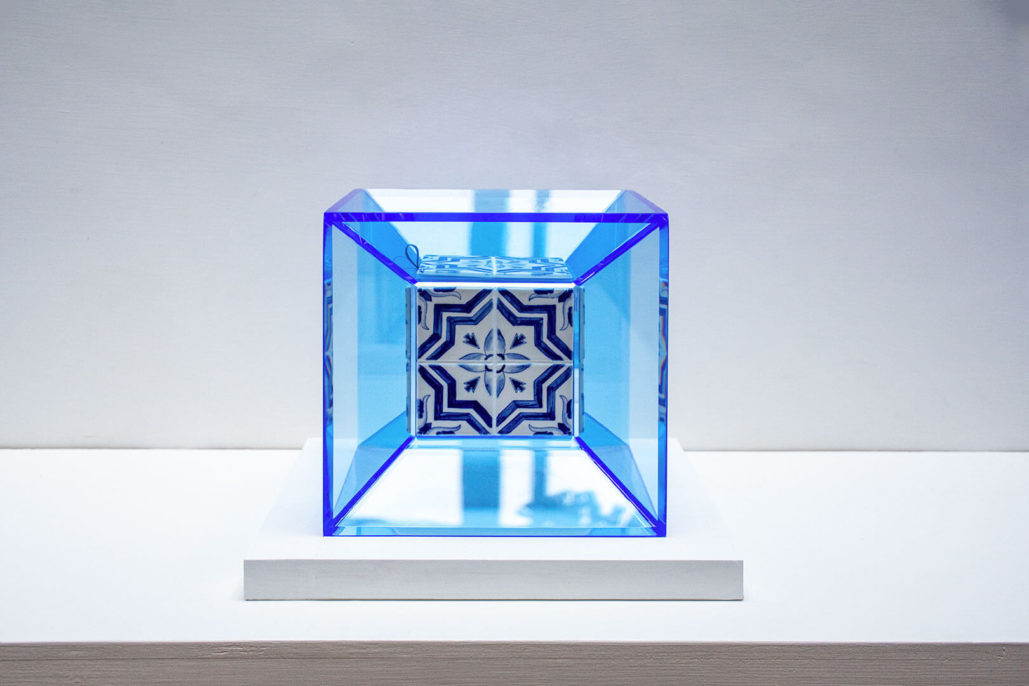 Ignasi Monreal, Cube, 2019, porcelain and plexiglass