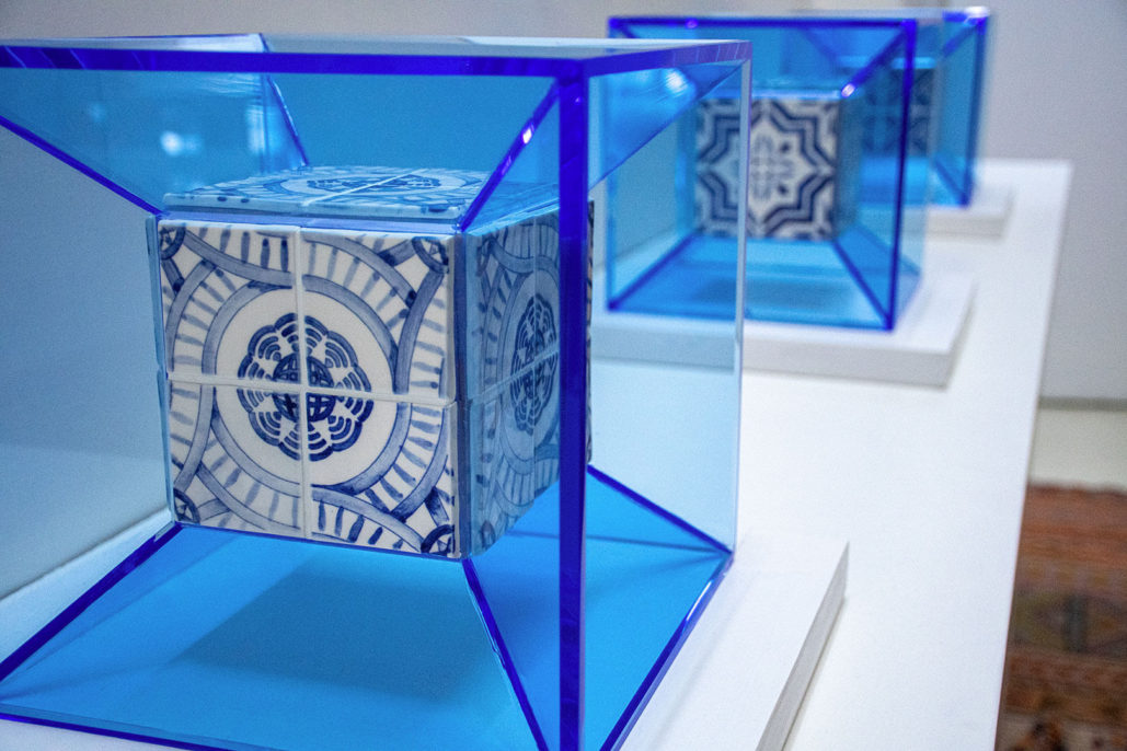 Ignasi Monreal, Cube, 2019, porcelain and plexiglass, detail