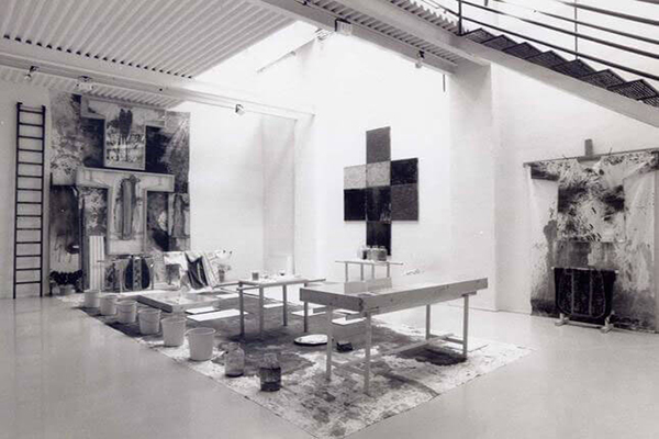 Hermann Nitsch, Opere recenti e reperto della 84 azione, 1990, exhibition view